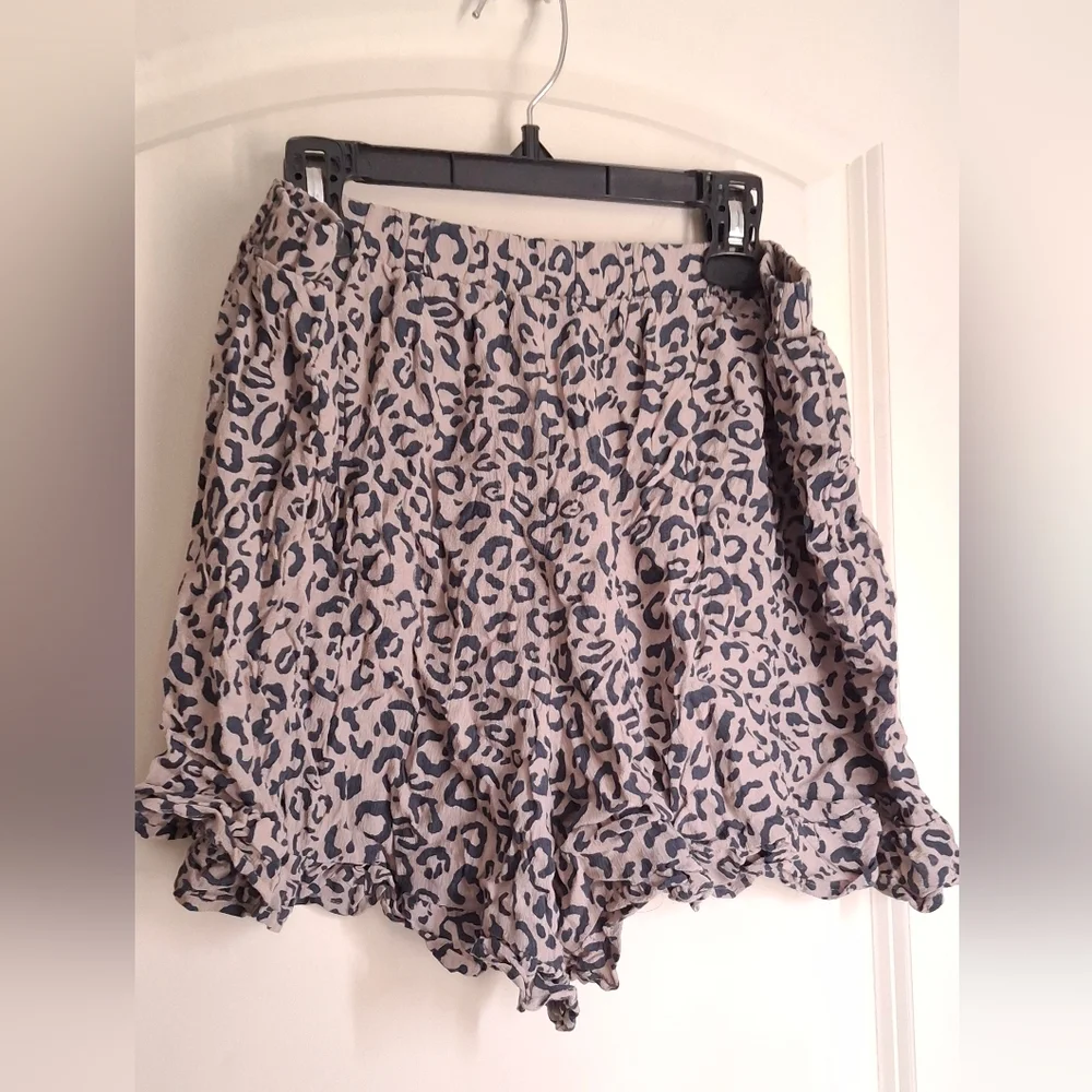 American Eagle Sz L Leopard Print Women's Shorts - Picture 5 of 6
